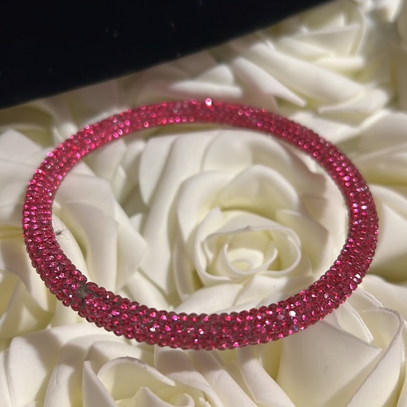 Super sparkly pink bangle bracelet - Picture 2 of 4